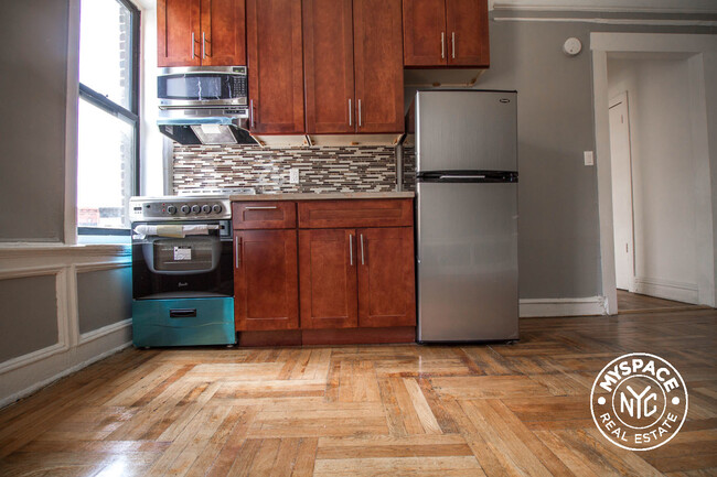 Building Photo - 2025 Regent Pl