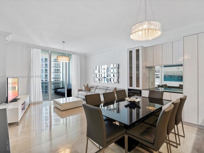 Building Photo - 15901 Collins Ave