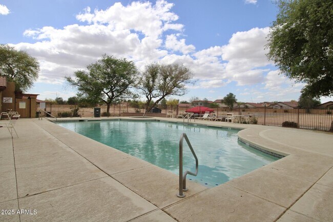 Foto del edificio - 1456 E 9th St