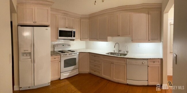 Building Photo - 8 Benjamin Franklin Dr