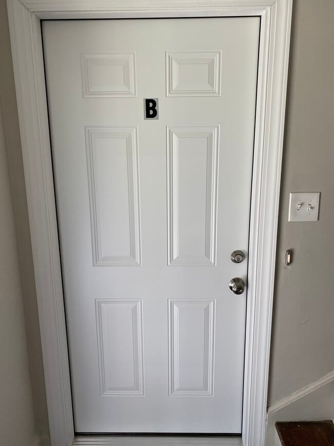 Building Photo - 3415 Gilmer Ct., Apt. B
