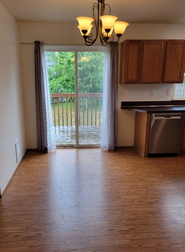 Building Photo - Must See Poulsbo Home!