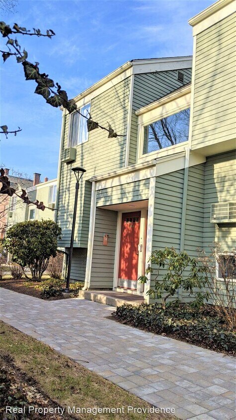 Primary Photo - 240 S Main St