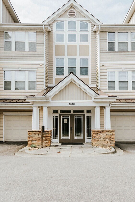 Primary Photo - Beautiful 2BR Condo + Garage!