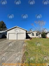 Building Photo - 1957 Maplewood Ct S