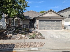 Building Photo - 978 York Dr