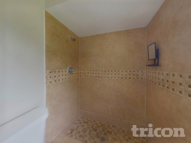 Foto del edificio - 2303 Silver Hill Ct