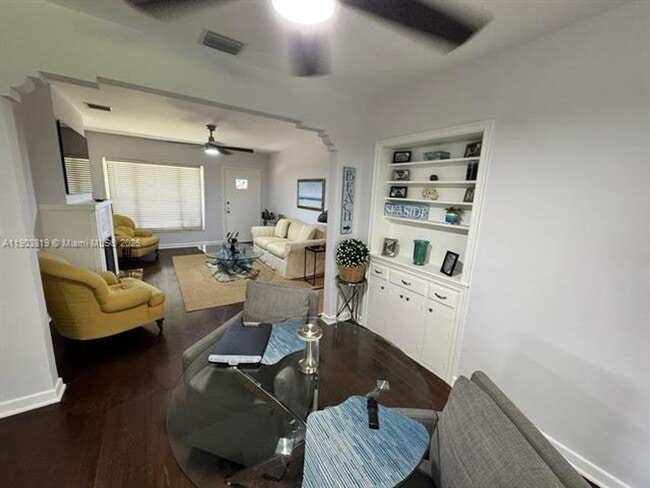 Building Photo - 2210 SW 25th St