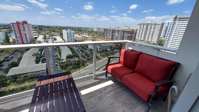 Foto del edificio - 3140 S Ocean Dr