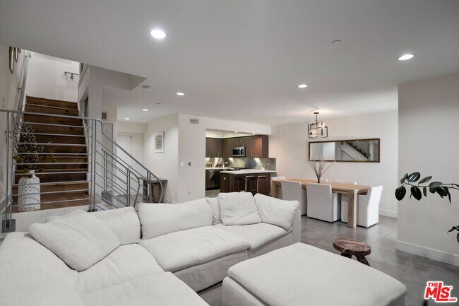 Foto del edificio - 11023 Fruitland Dr