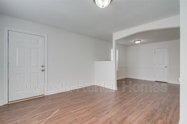Foto del edificio - 4016-B Wheeler Woods Road