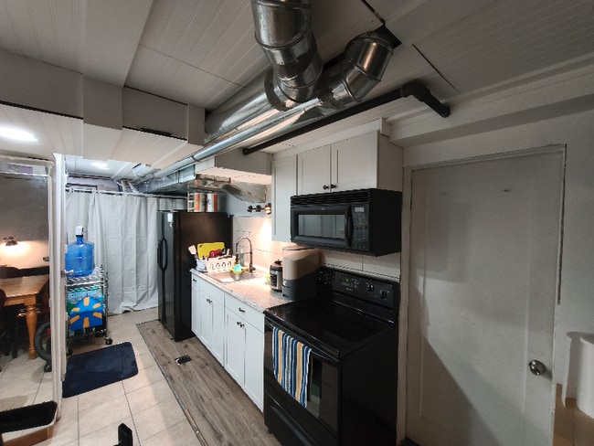 Building Photo - 1062 W 300 N