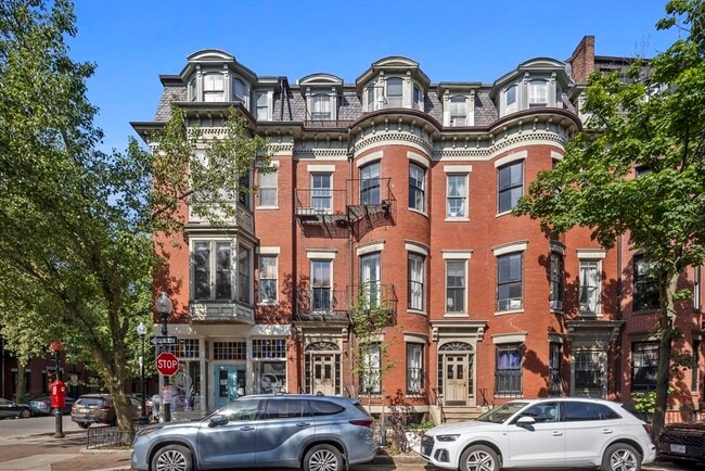 Building Photo - 58-60-60 Clarendon St