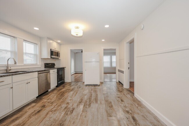 Building Photo - 154 Manning St