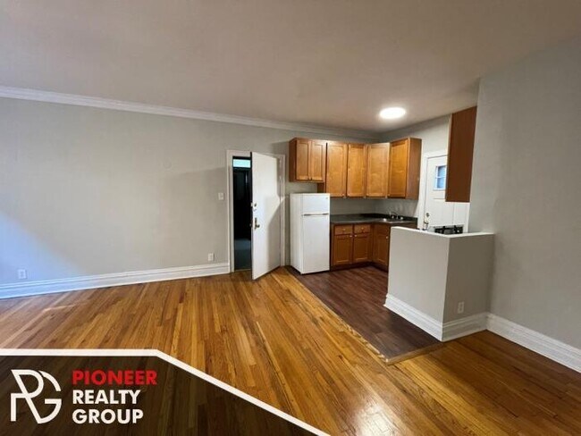 Building Photo - 1 bedroom in CHICAGO IL 60657