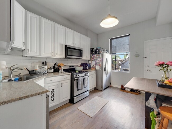 Building Photo - 2652 N Halsted St