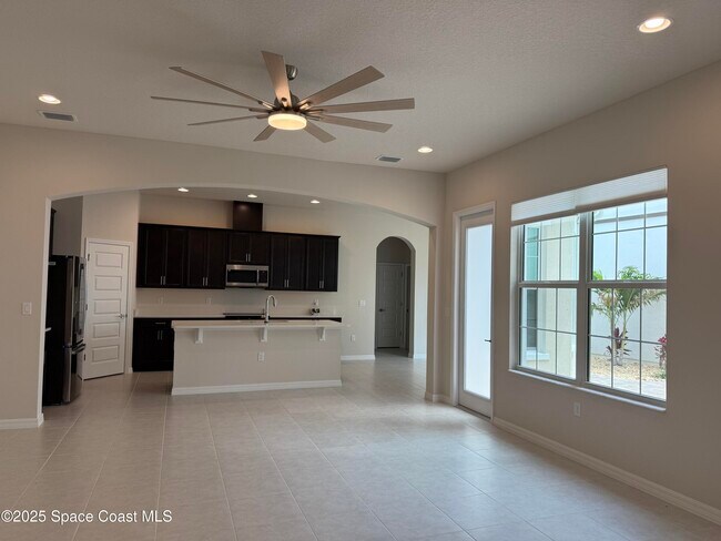 Building Photo - 7959 Allure Dr