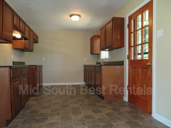 Building Photo - 5032 Newton Dr
