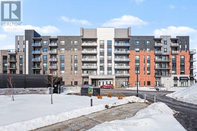 Building Photo - 1350 Hemlock Rd