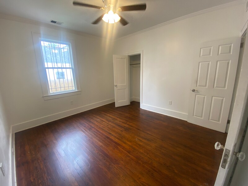 Building Photo - 1914 Calvert St