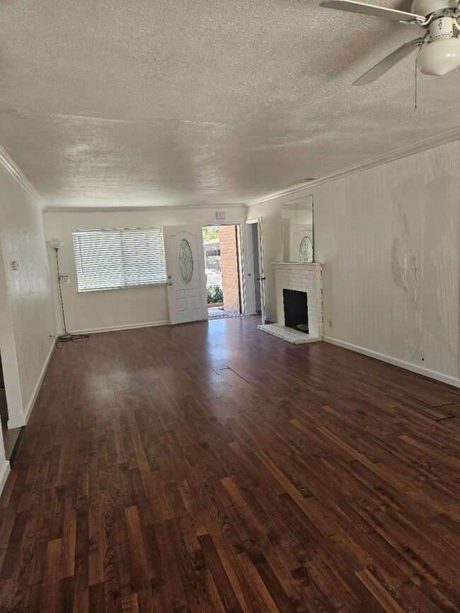 Building Photo - 1739 La Jolla Dr