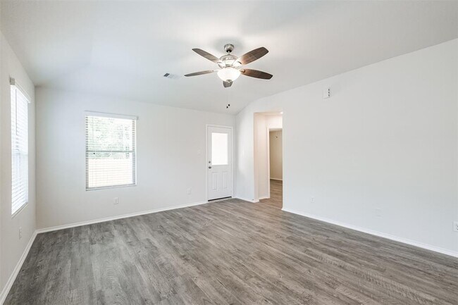 Foto del edificio - 14404 Conifer Dr