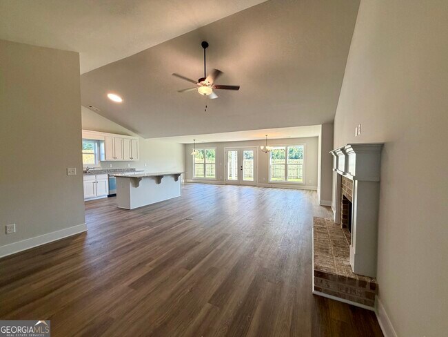Building Photo - 232 Lake Meadows Dr