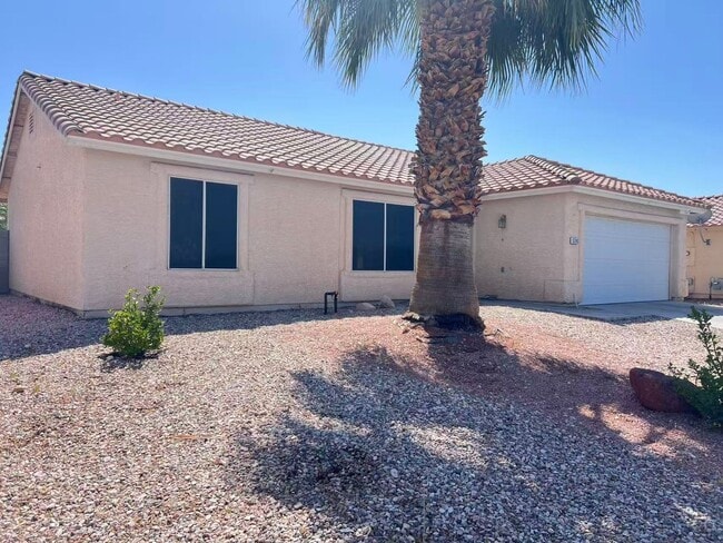 Building Photo - Charming single-story home