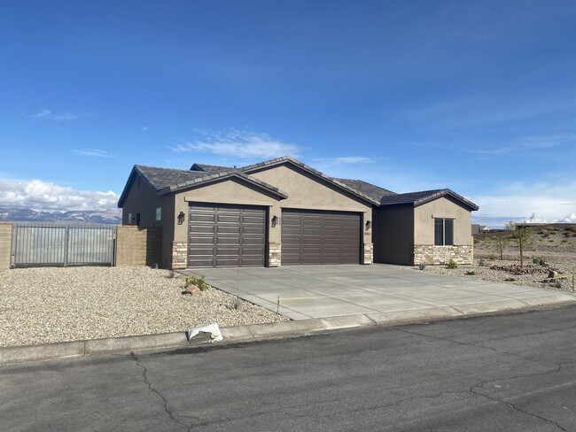 Foto del edificio - Laughlin Ranch Pool Home