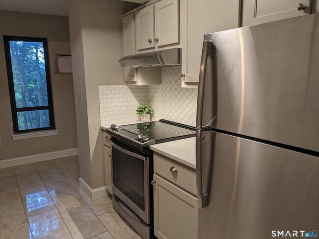Foto del edificio - 44 Great Meadow Ln