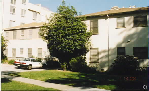 Primary Photo - 1172 Wellesley Ave