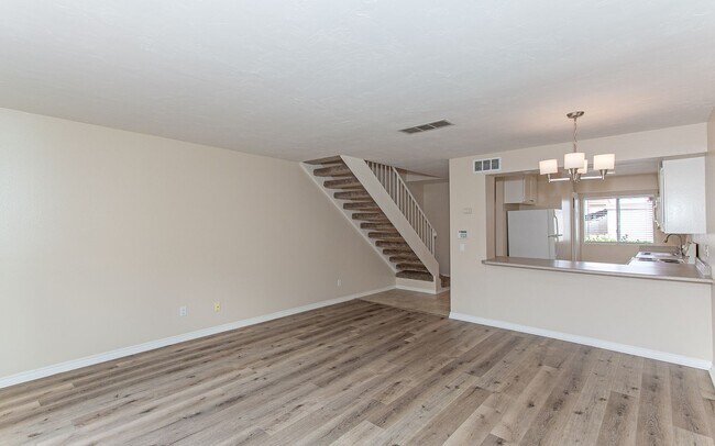 Foto del edificio - Great 2 BD Home in the Lake Park Terrace C...