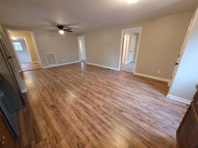 Foto del edificio - 668 Briarwood Rd