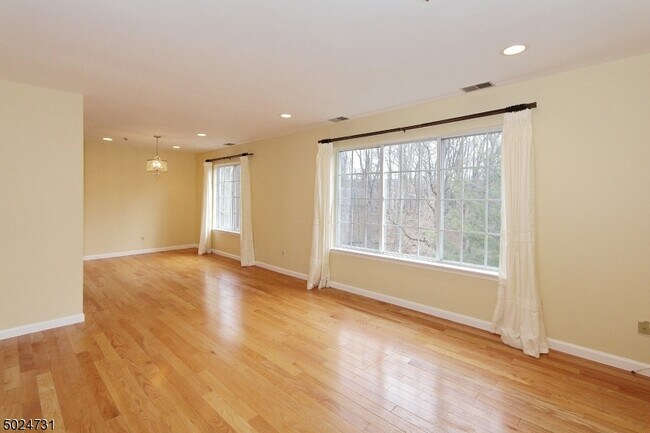 Building Photo - 78 Village Dr