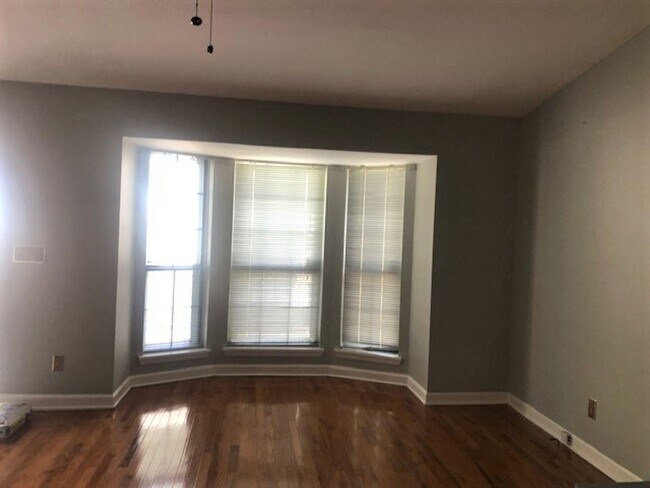 Building Photo - Donelson Zero-lot line