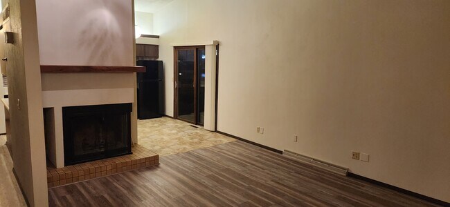 Building Photo - 202 Crab Apple Ct