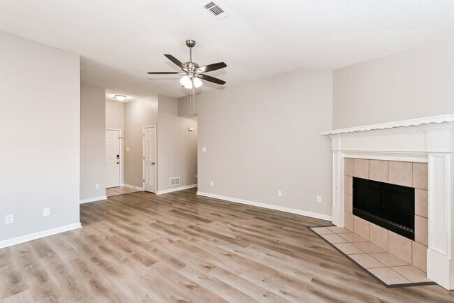 Building Photo - 190 Pine Ridge Ln