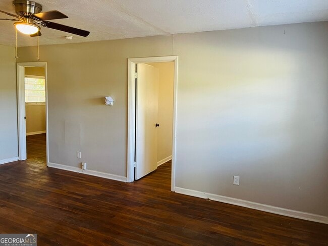 Building Photo - 531 Locke St