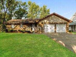 Building Photo - 380 Comet Dr