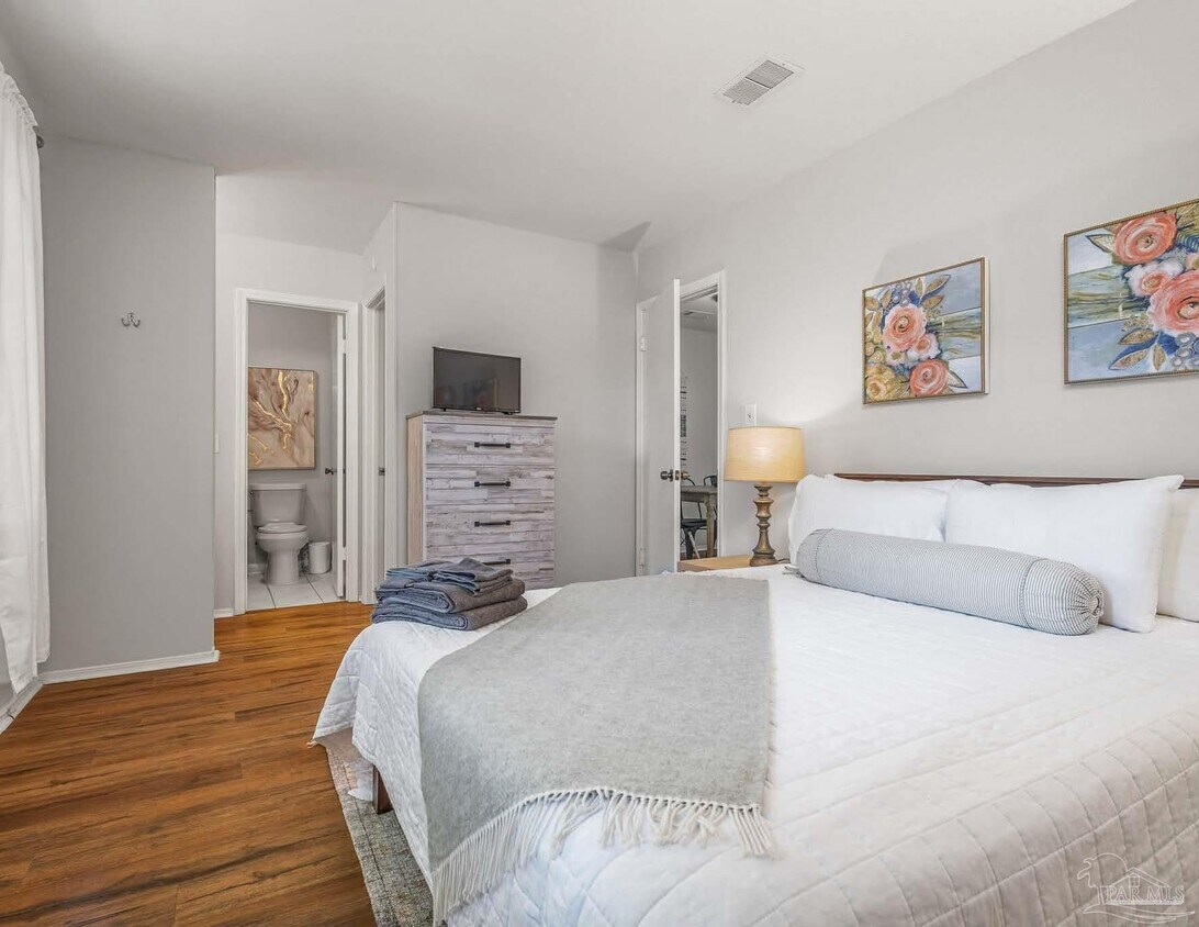 Foto del edificio - 4132 Baywoods Dr
