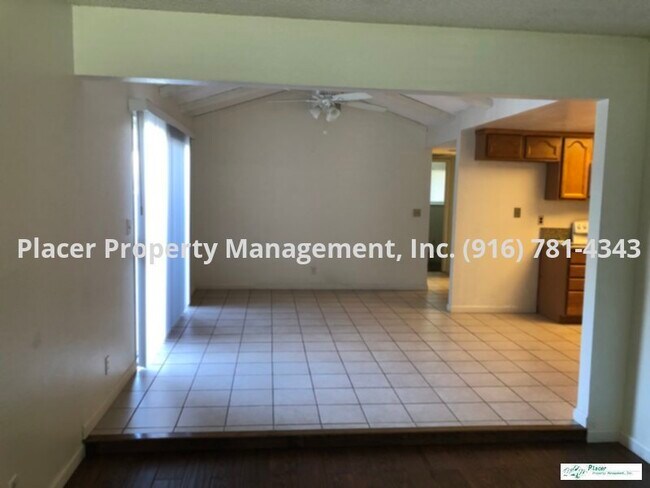 Building Photo - 10922 Nogalera Way