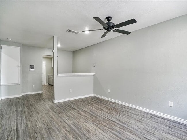 Building Photo - 5149 Lavender St