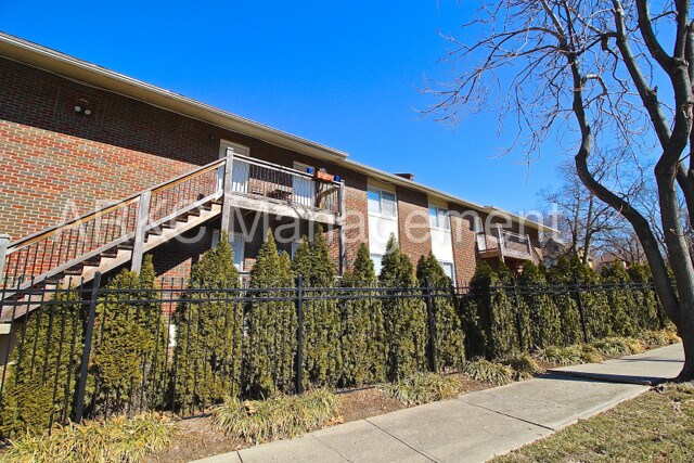 Building Photo - 3330 Charlotte St