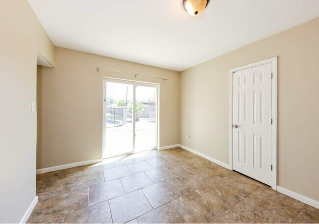 Foto del edificio - 1622 E Oak St