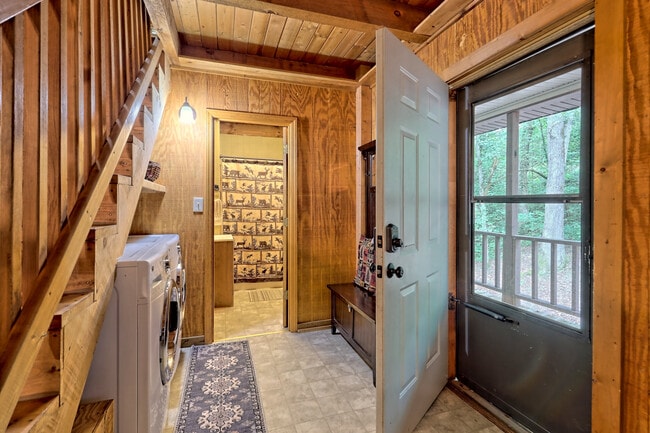 Photo - 492 Sims Way House