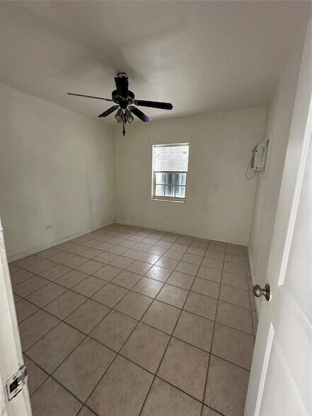 Foto del edificio - 1126 N H St