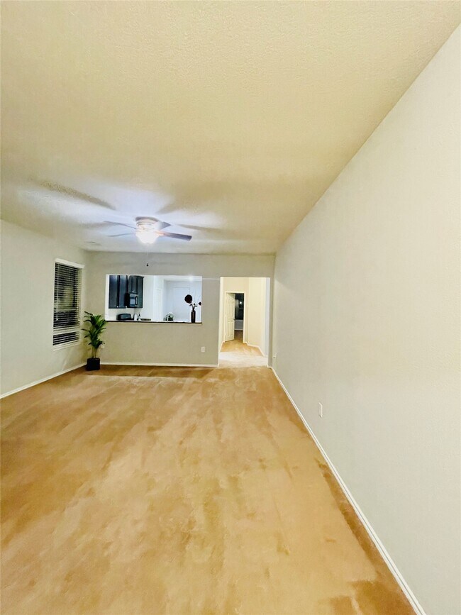 Building Photo - 1411 S Maple Dr