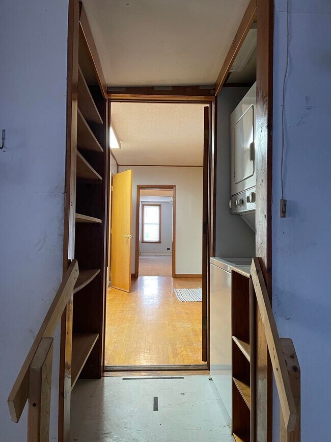Building Photo - 550 E 9th St