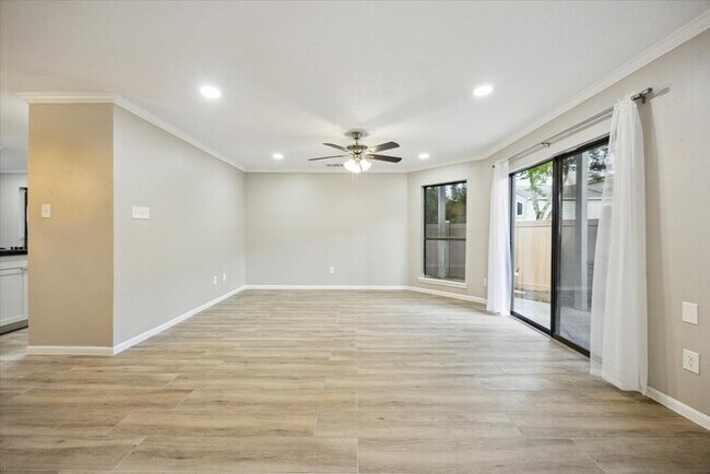 Foto del edificio - 2379 Briarwest Blvd
