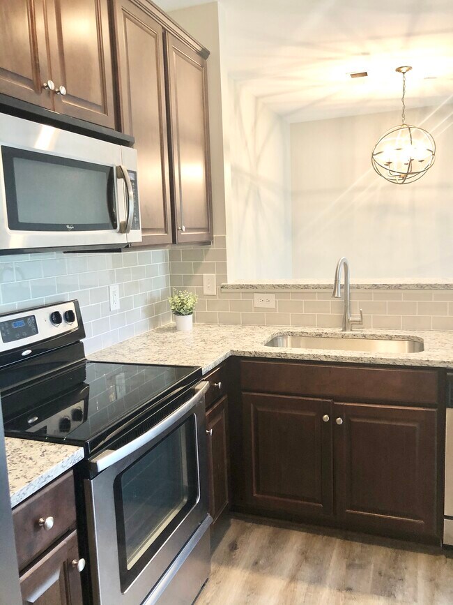 Building Photo - 4844 Bevendean Dr